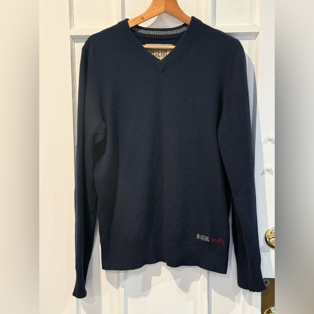 Ruehl No.925 V-Neck Sweater in Dark Blue
